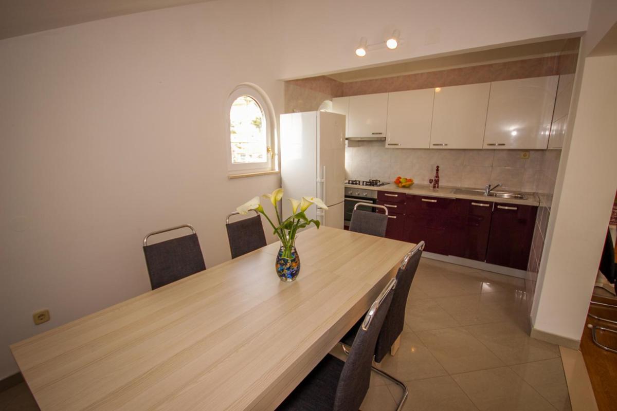 Apartmani Kristijan Jesenice  Eksteriør billede