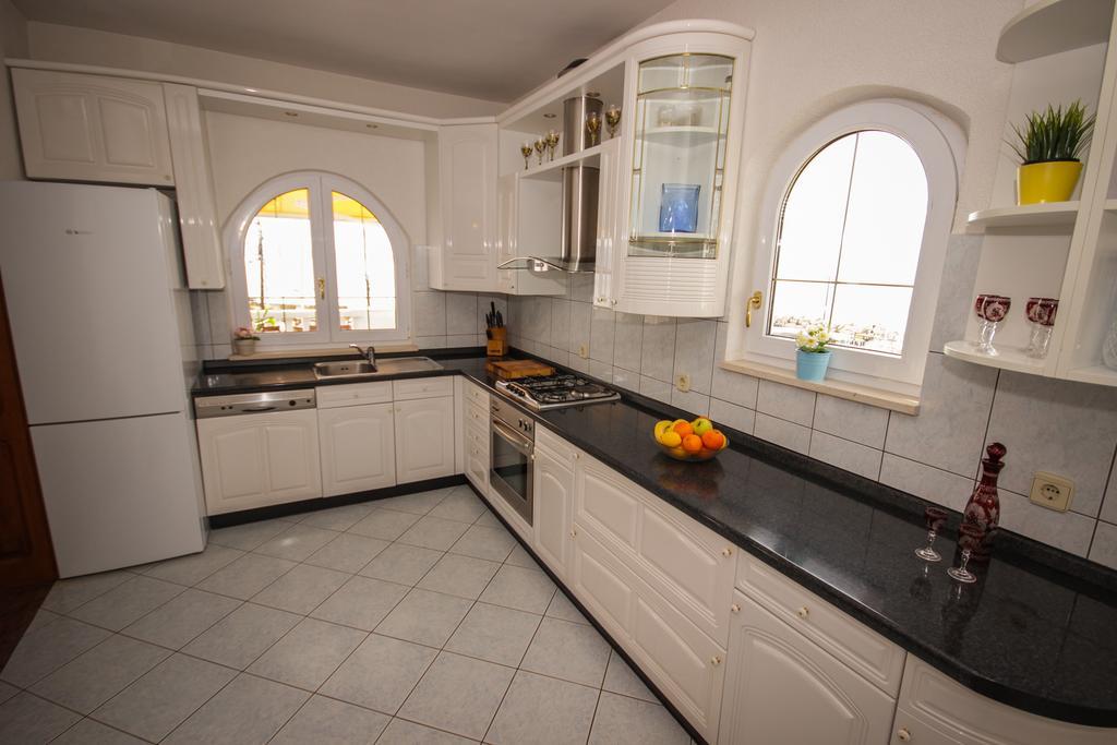 Apartmani Kristijan Jesenice  Eksteriør billede