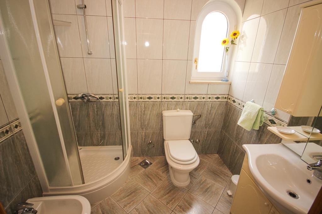 Apartmani Kristijan Jesenice  Eksteriør billede