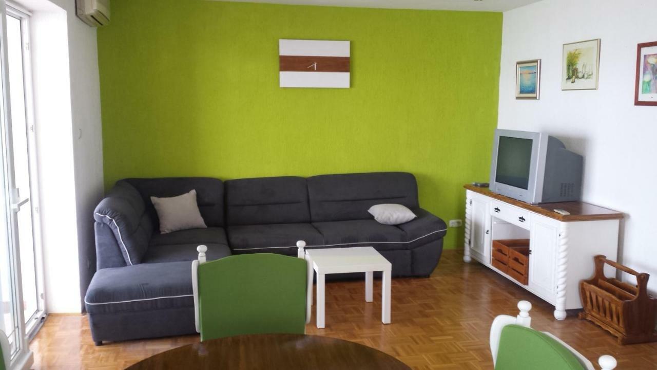 Apartmani Kristijan Jesenice  Eksteriør billede