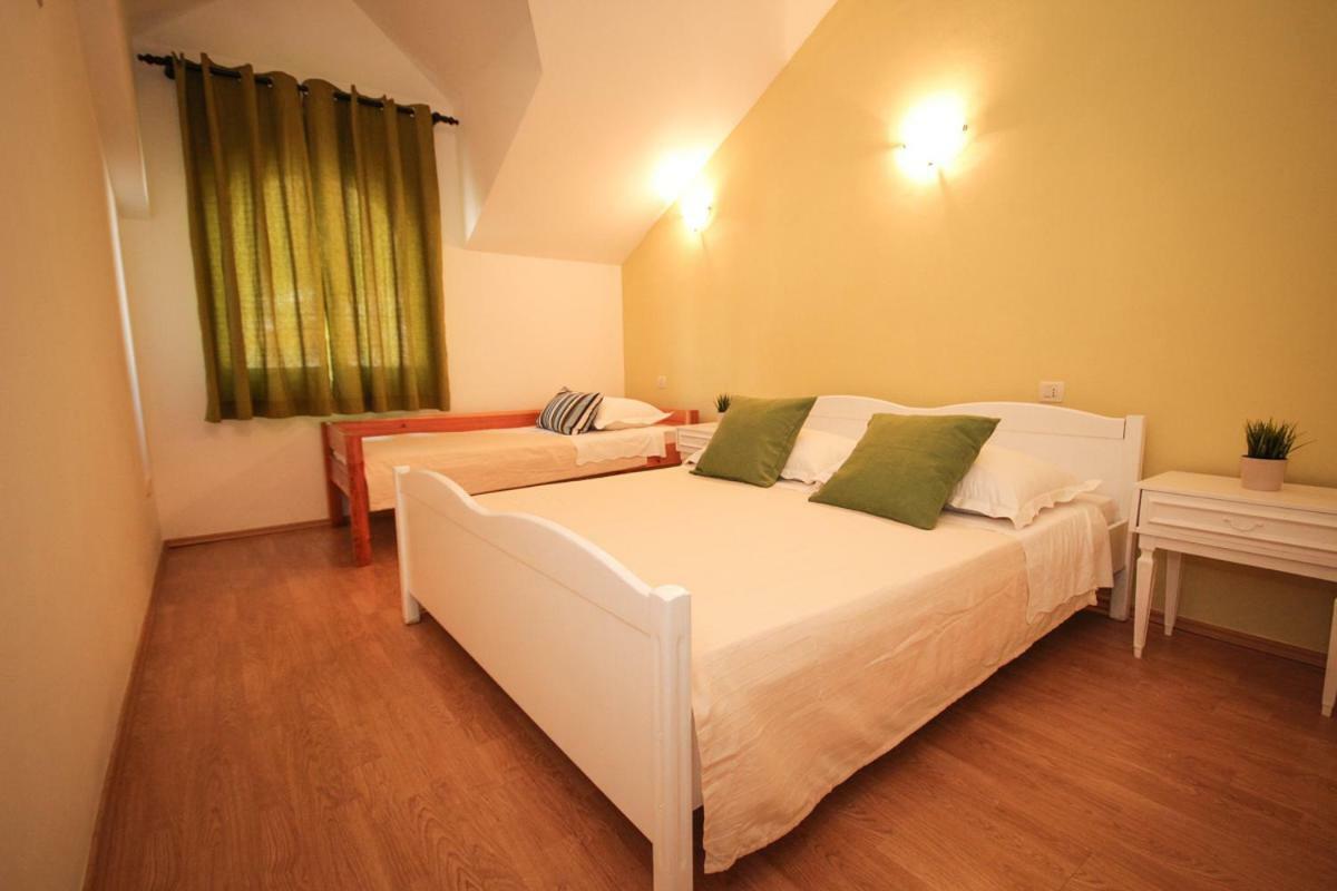 Apartmani Kristijan Jesenice  Eksteriør billede