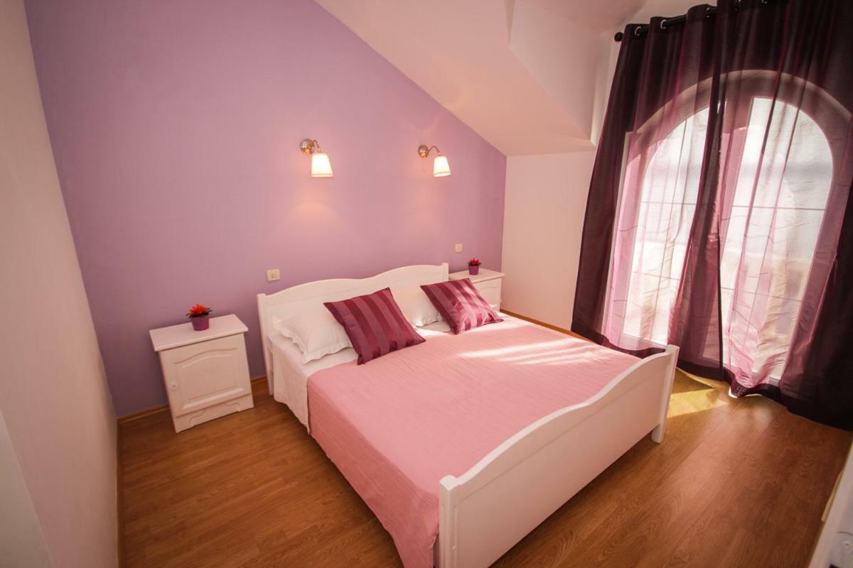 Apartmani Kristijan Jesenice  Eksteriør billede